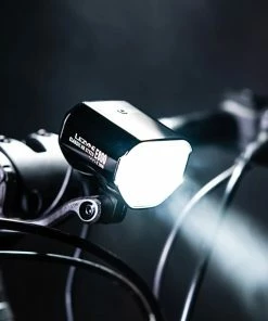 Lezyne Classic HB STVZO E800 Feu Avant Pour Vélo électrique -Composants Soldes 4710582549236LEZYNEClassicHBSTVZOE800E BikeFrontlicht1 LED ECLHB V104AE 6