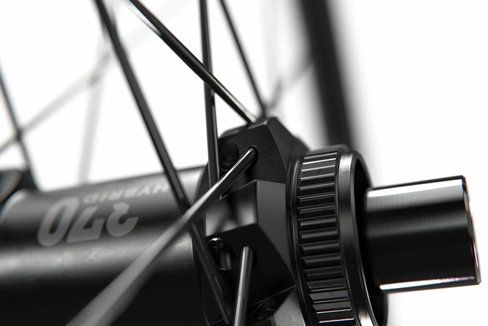 Dt-swiss Roue Avant HU 1900 Spline® 27,5" 35mm CL Boost 3 Dt-swiss Roue Avant HU 1900 Spline® 27,5" 35mm CL Boost – Image 3